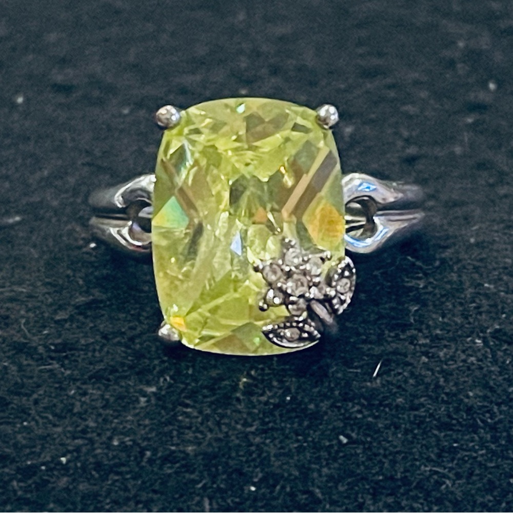 Vintage Silver Green Gemstone Statement Ring with Floral Accent
